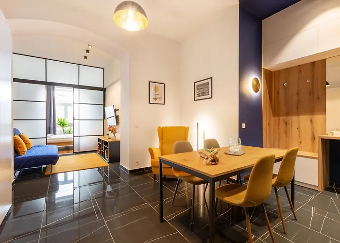 Glam Central Apartment